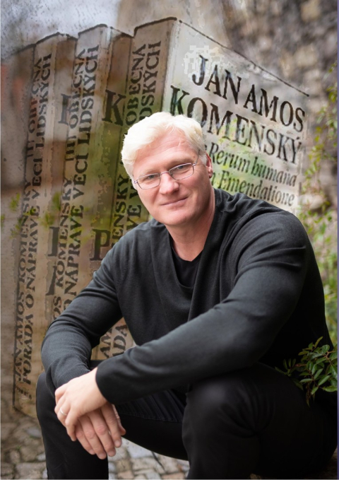 Přednášející - kazatel Prof. Jan Hábl, náš přední komeniolog